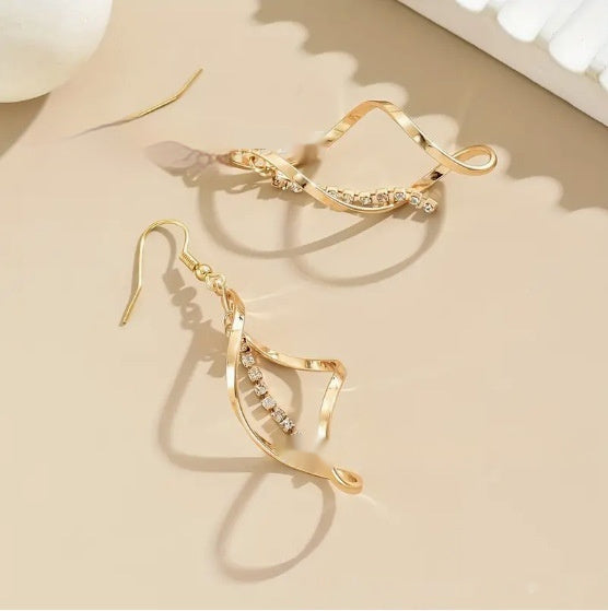 Creative Spiral Design Refined Stylish And Versatile Diamond Female Earring Ornament